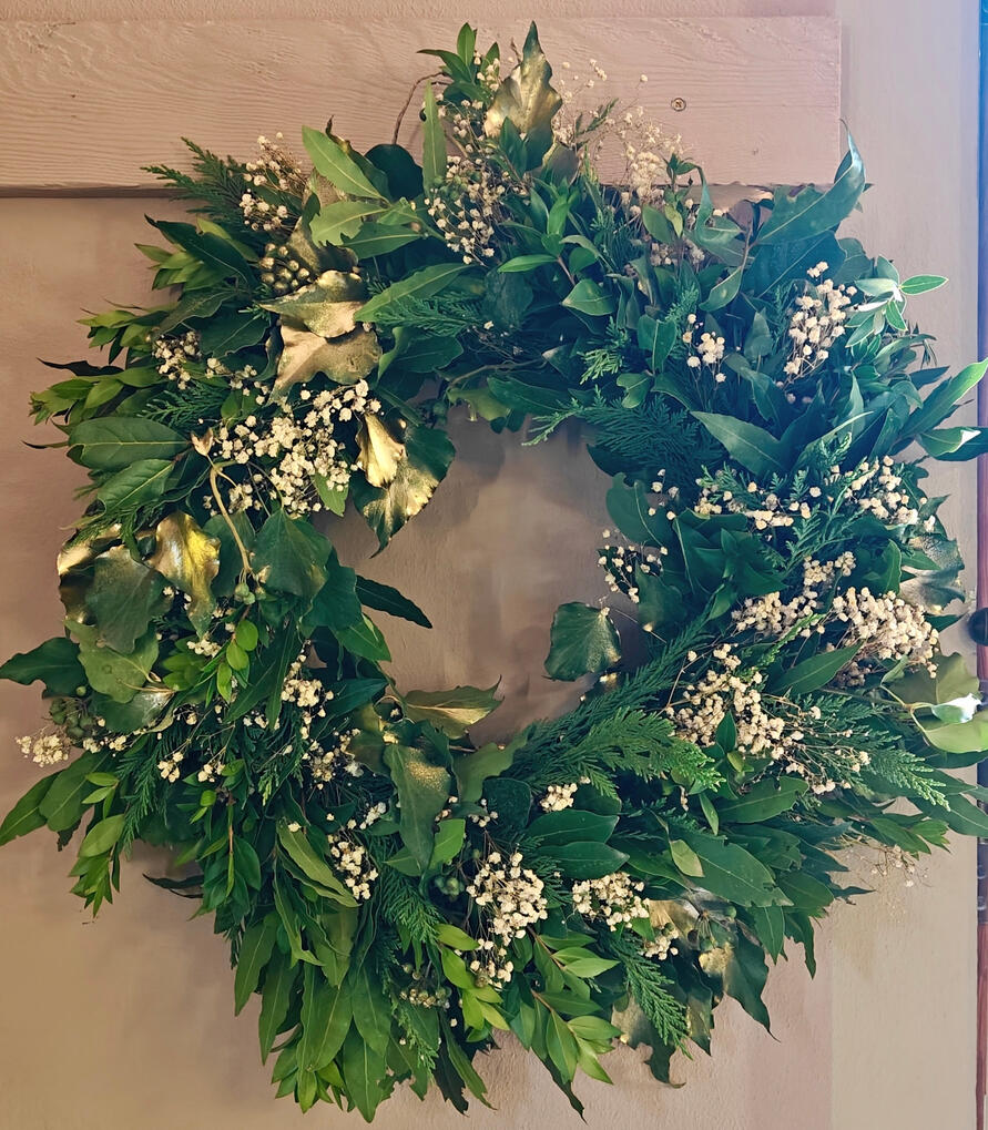 Fresh bay and baby's breath wreath
